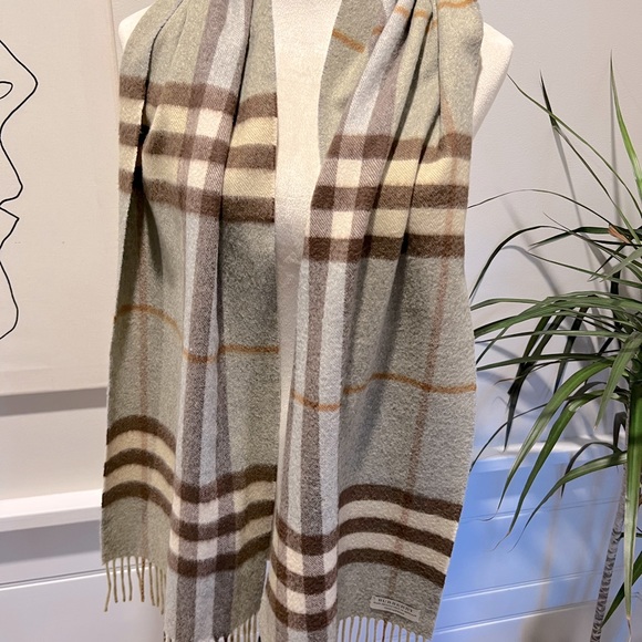 Authentic Burberry Classic big check cashmere unisex scarf - Picture 1 of 7